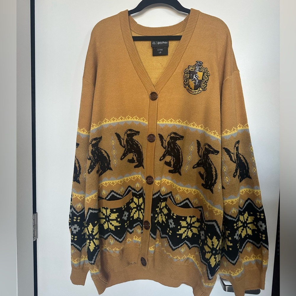 Harry Potter Hufflepuff Universal Cardigan - Picture 5 of 5
